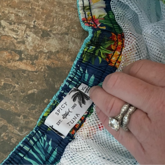 Mens size XL swim shorts - Picture 7 of 8